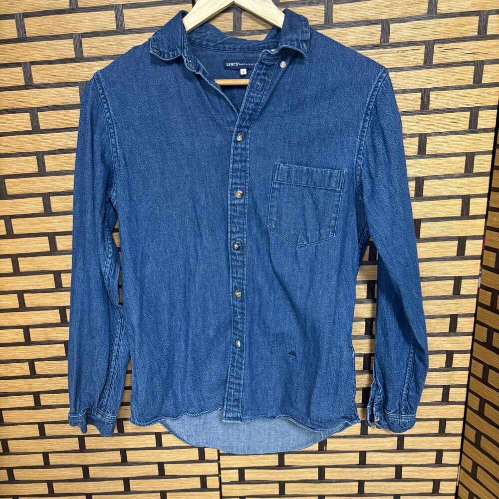 Levi’s Denim Button Down Shirt Size Small
